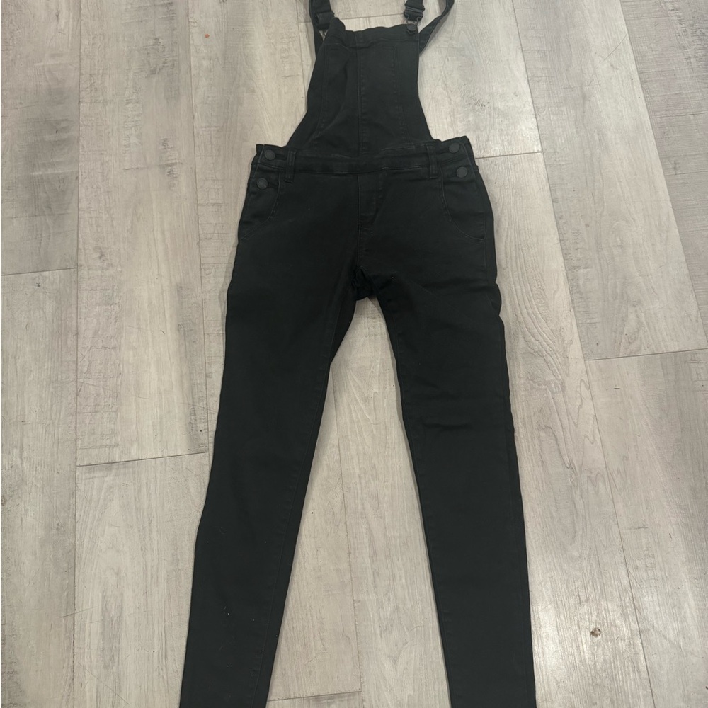 Super cute Kendall and Kylie, black overalls